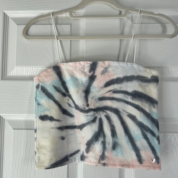 American Eagle Outfitters Tops - NWT American Eagle crop top. Size large. So cute!